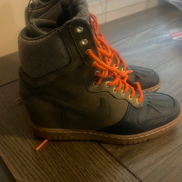Nike Shoes - NIKE Dunk Sky High Sneakerboot H2O Repel Size 6.5